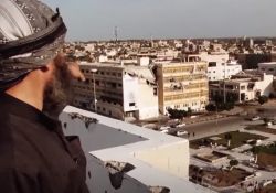 فیلم مستند رو در رو با قهرمان      www.filimo.com/m/HmPl9