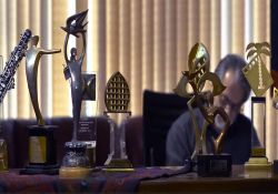 فیلم مستند ابوایست        www.filimo.com/m/yCXiK