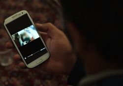 فیلم مستند «حرمان»         www.filimo.com/m/Tm8i0