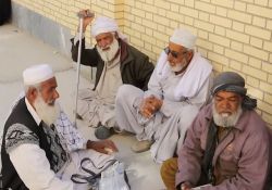 فیلم مستند «قصه آدم های عجیب»        www.filimo.com/m/zyRlu