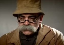 فیلم مستند «زیباتر از زندگی»            www.filimo.com/m/l38Y0