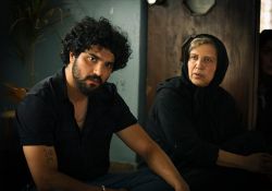 فیلم سینمایی شادروان   www.filimo.com/m/hgavb