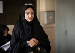 فیلم سینمایی شادروان   www.filimo.com/m/hgavb