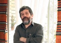 فیلم مستند زندگی آنجاست   www.filimo.com/m/l58ah
