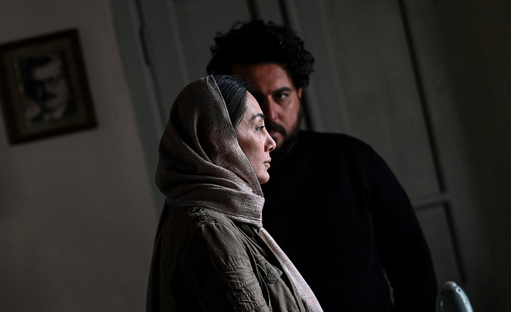 هدیه تهرانی و محسن کیایی در نمایی از سریال همگناه