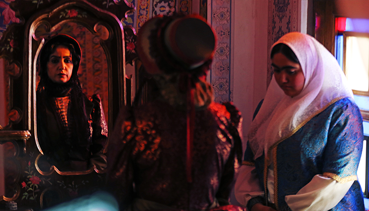 شقایق دهقان در نقش مهدعلیا در قسمت اول قبله عالم