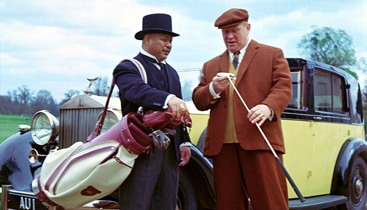 گرت فروب و هارولد ساکاتا در فیلم جیمز باند ( انگشت طلایی)