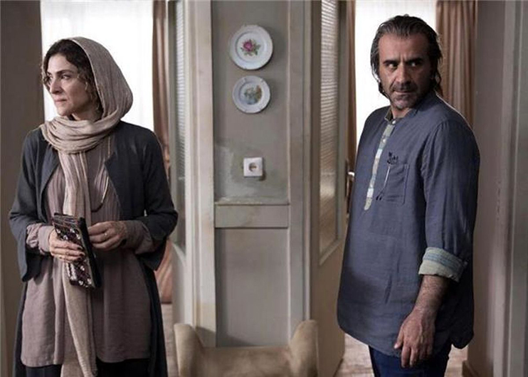 مهدی حسینی نیا و ویشکا آسایش در نمایی از فیلم گورکن کاظم ملایی