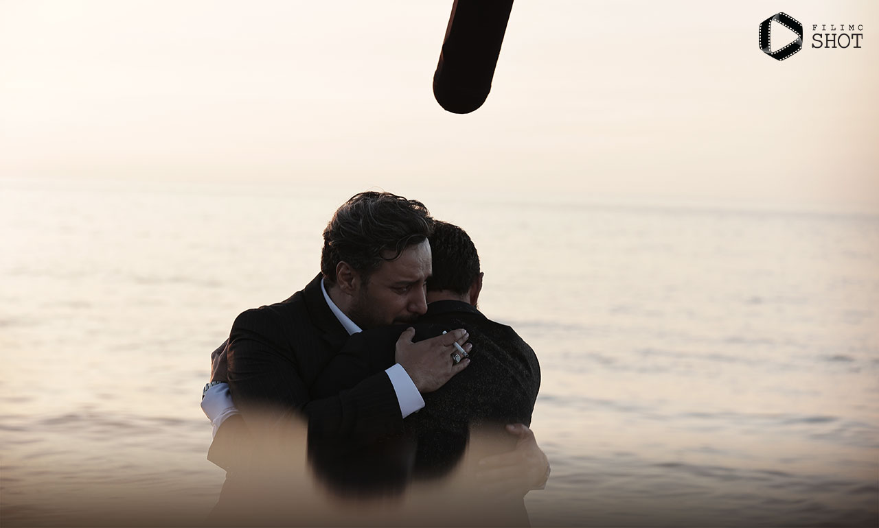 مرتضی امینی تبار و جواد عزتی در پشت صحنه فصل دوم سریال زخم کاری