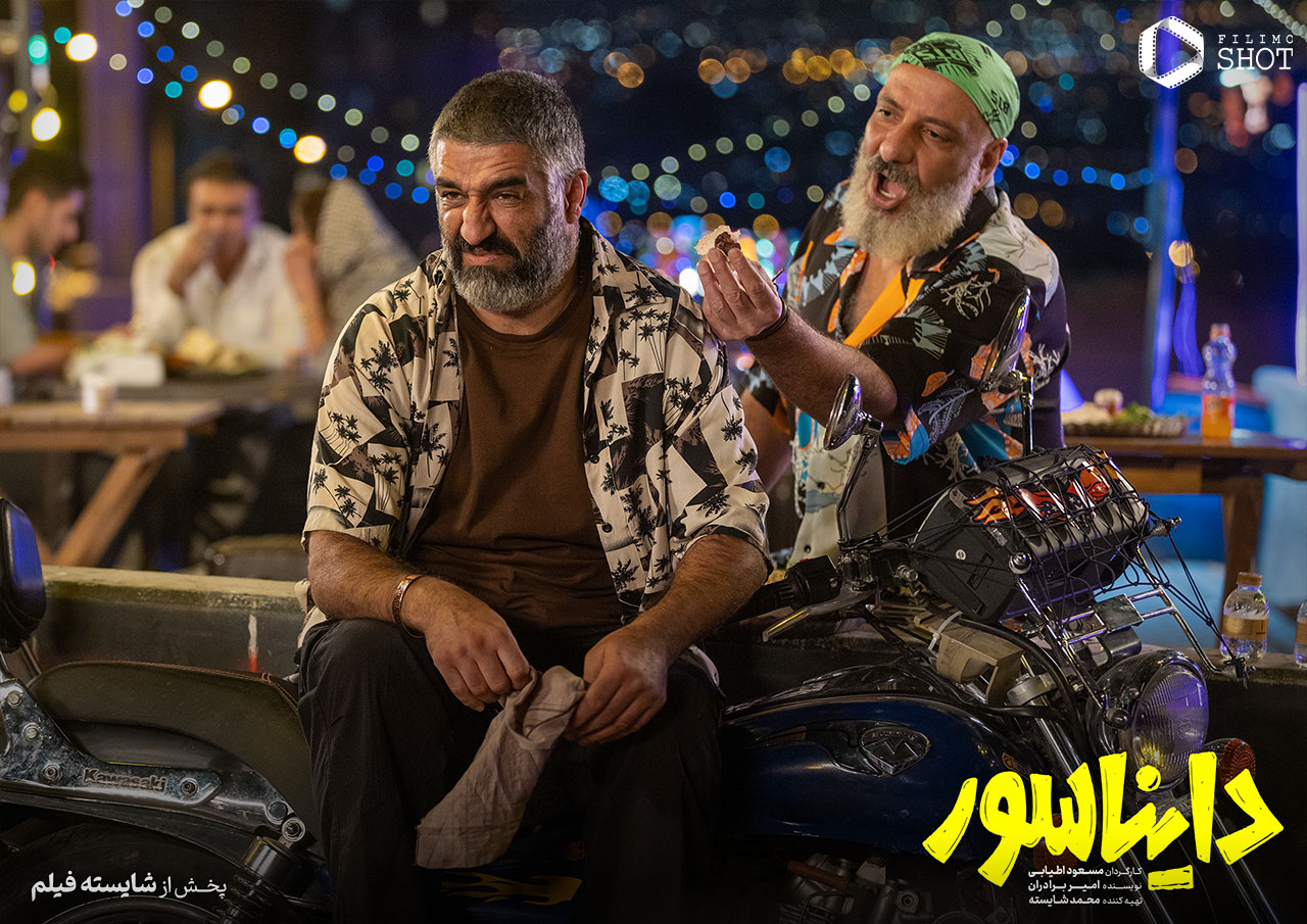پژمان جمشیدی و امیر جعفری در فیلم دایناسور 