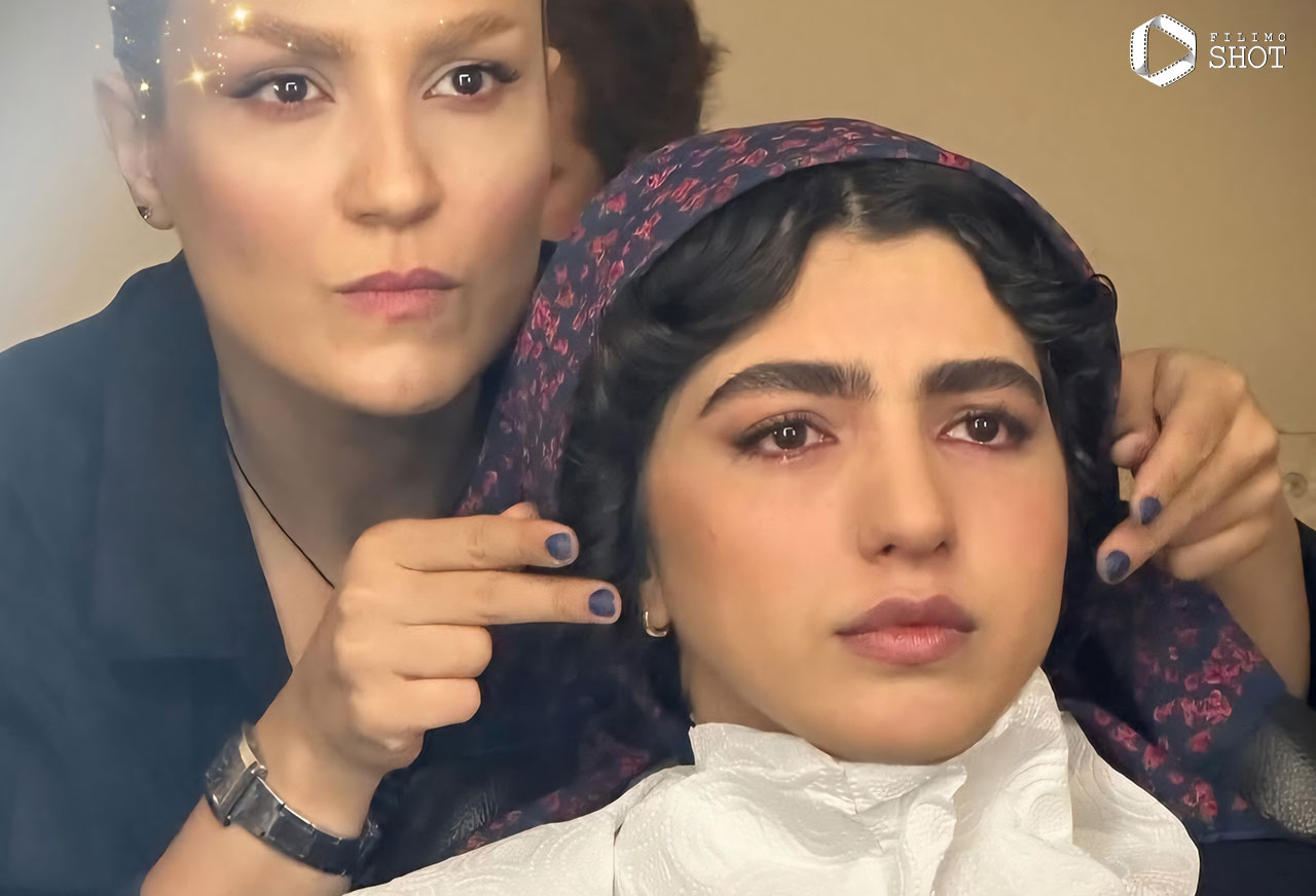 بنفشه ریاضی در حال گریم شدن برای سریال تاسیان