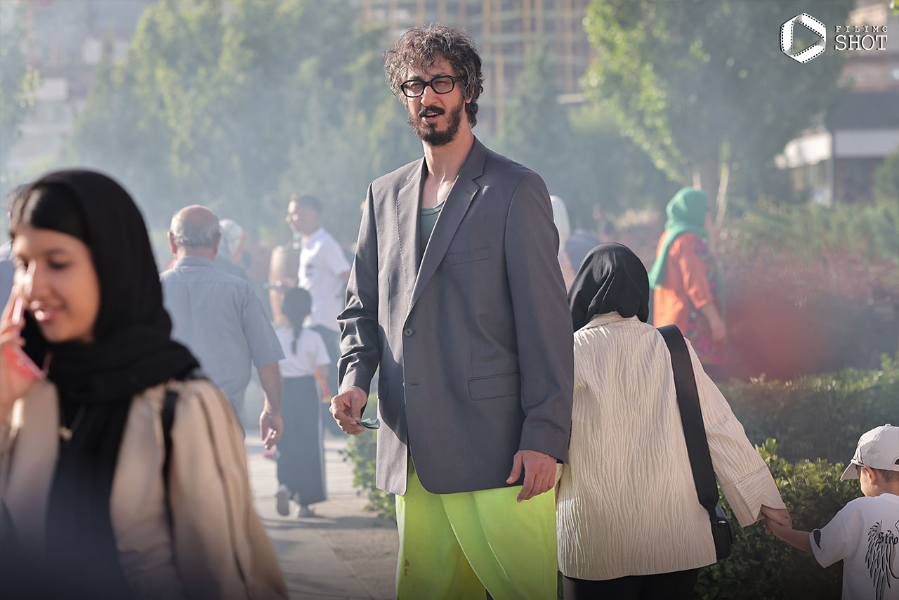 بهرام افشاری در فیلم مرد عینکی 