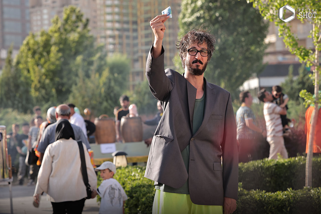 بهرام افشاری در فیلم مرد عینکی 