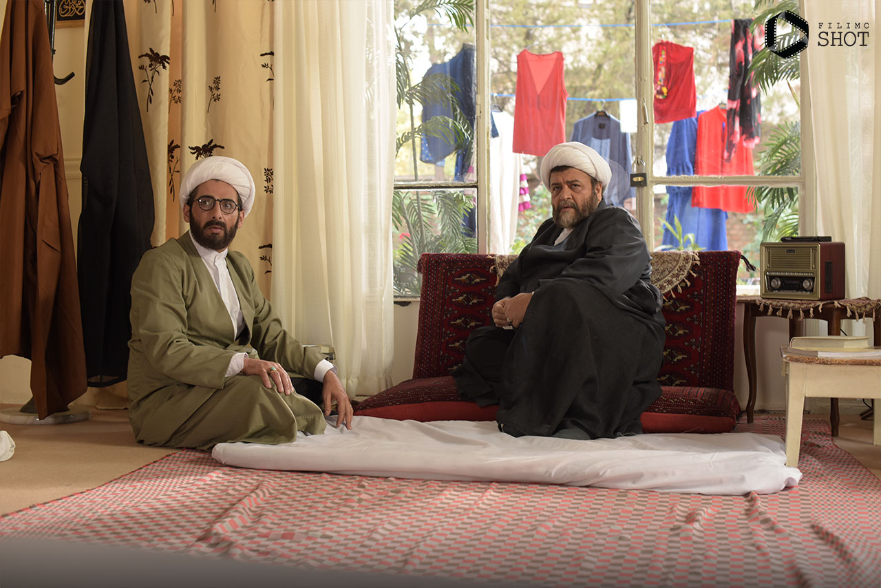 حمید گودرزی و محمدرضا شریفی نیا در فیلم سلام علیکم حاج آقا