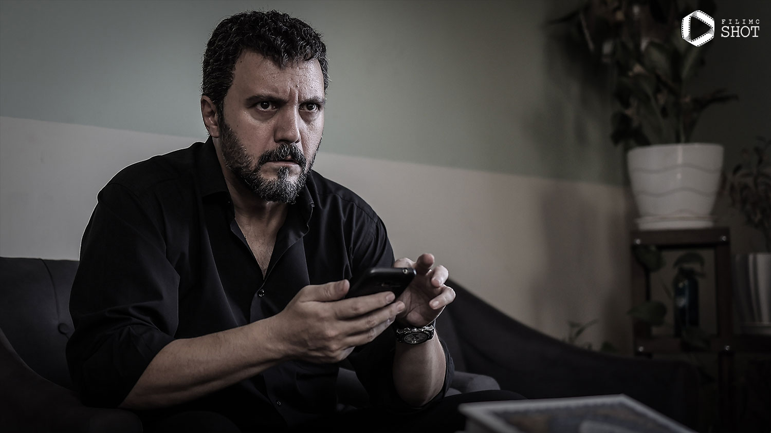 کامبیز دیرباز در سریال شغال 