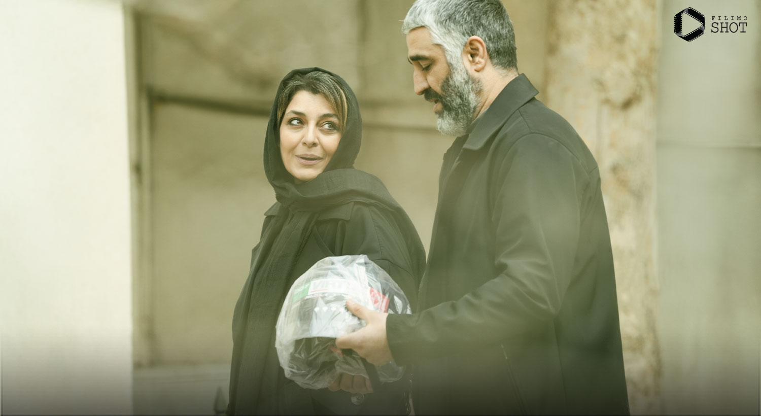 ساره بیات و پژمان جمشیدی در سریال شغال 